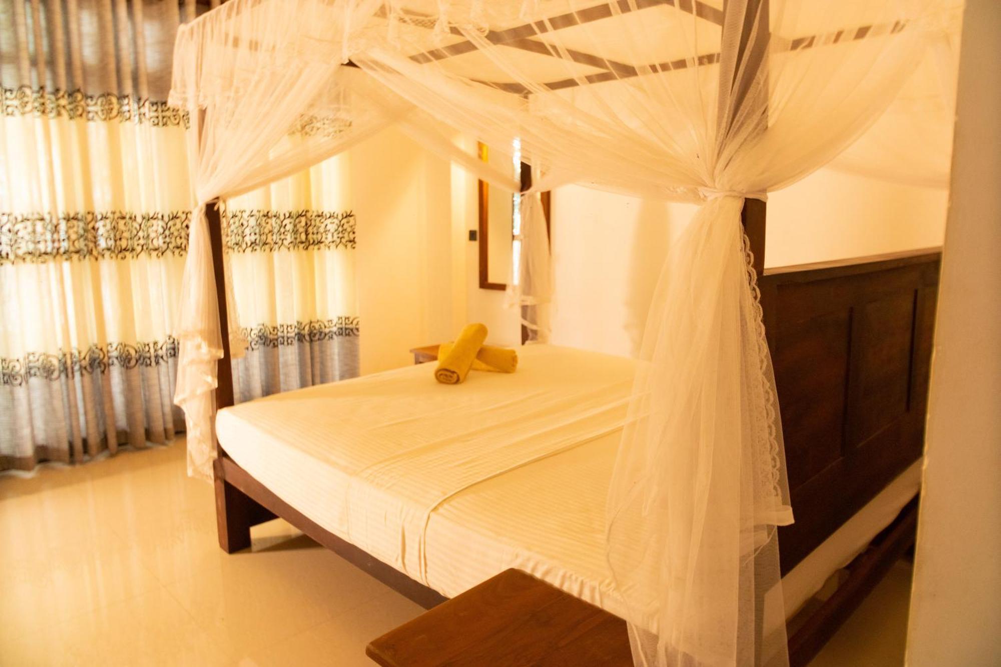 The Green Lagoon Villa Хиккадува Номер фото