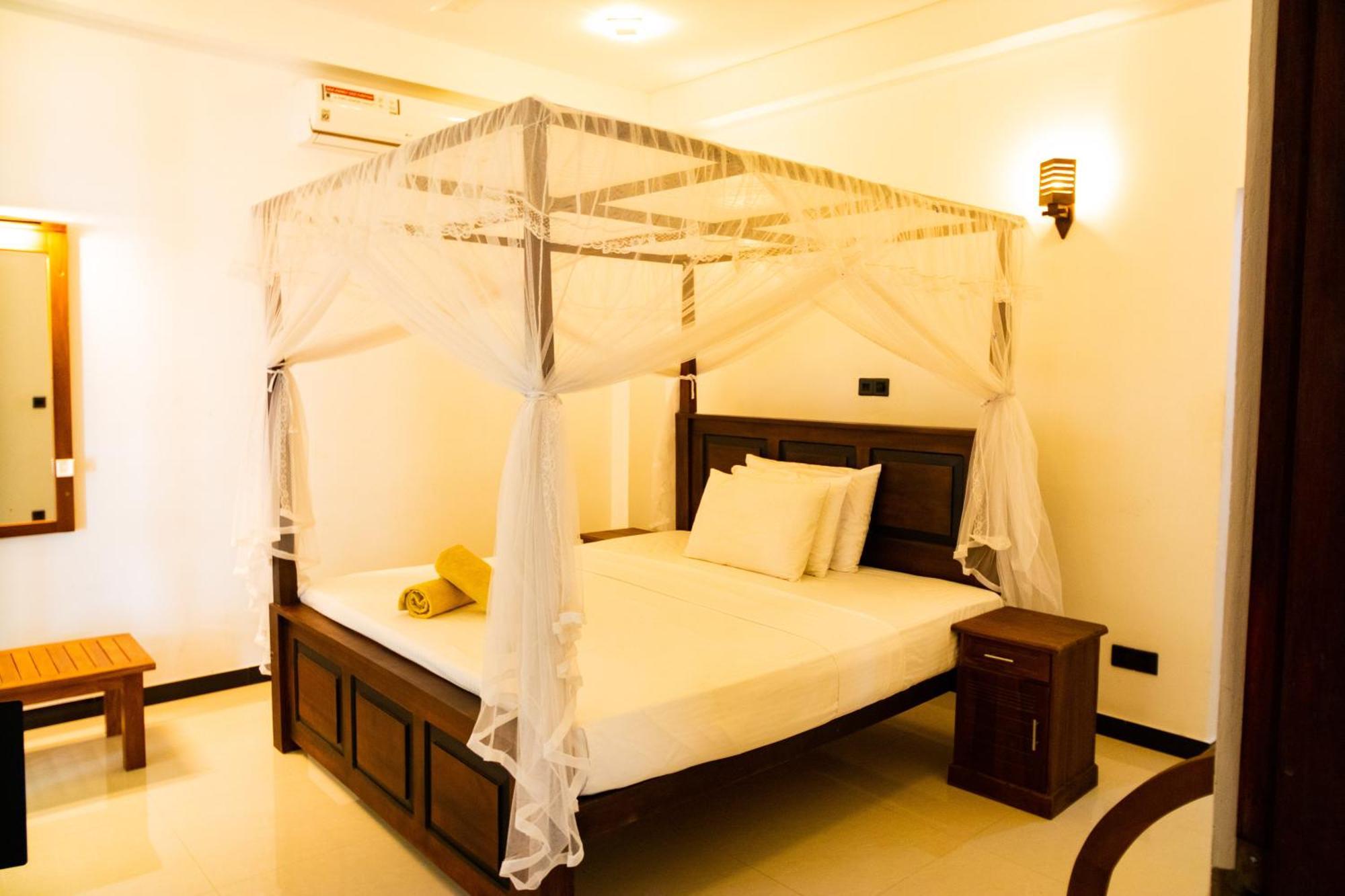 The Green Lagoon Villa Хиккадува Номер фото