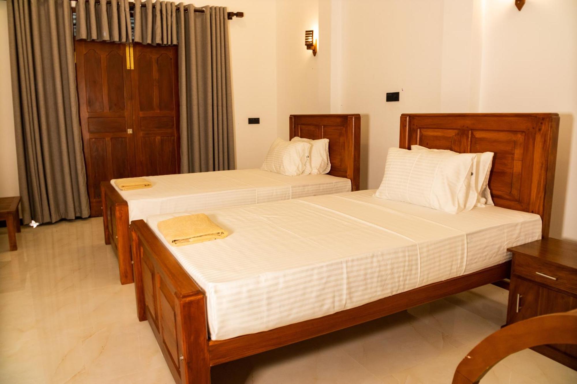 The Green Lagoon Villa Хиккадува Номер фото